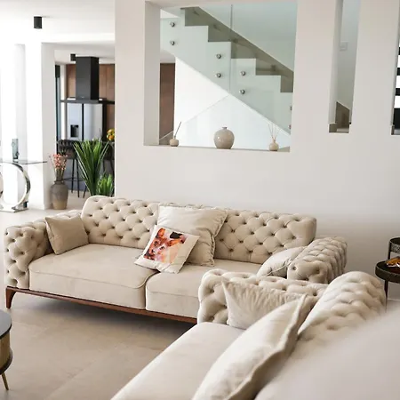 Villa Luxury Nuova With Heated Pool *