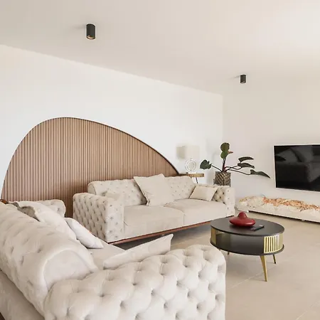 Luxury Nuova With Heated Pool Villa