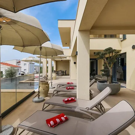 Villa Luxury Nuova With Heated Pool