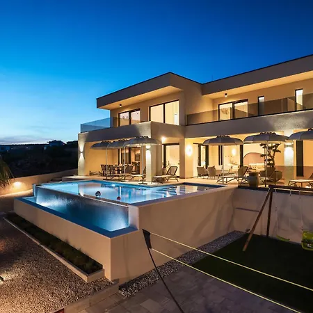 Luxury Nuova With Heated Pool Villa Maslenica