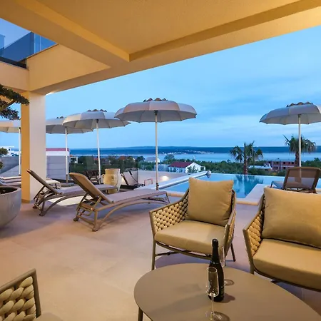 Luxury Nuova With Heated Pool Villa