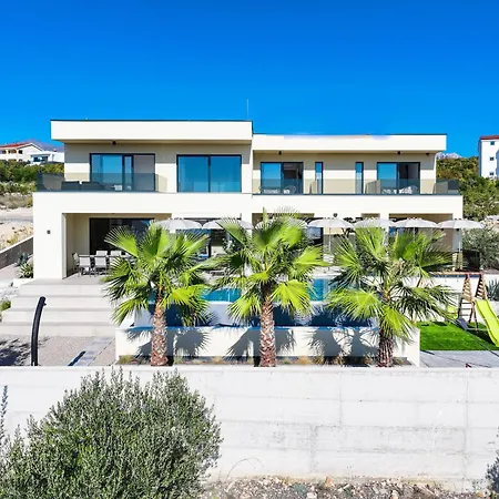 Luxury Nuova With Heated Pool Villa