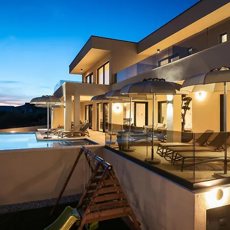 Luxury Nuova With Heated Pool Maslenica