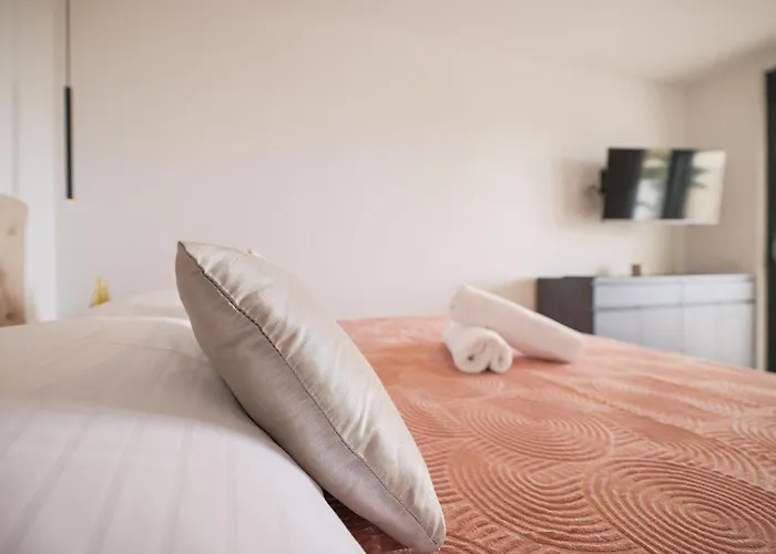 Luxury Nuova With Heated Pool Villa Maslenica