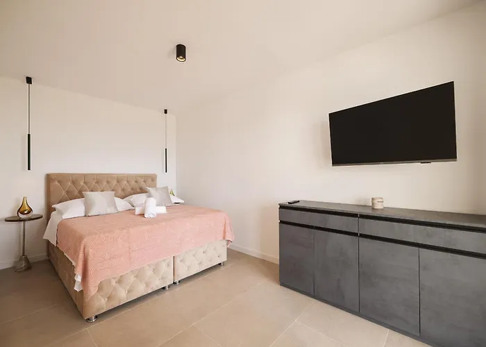 Luxury Nuova With Heated Pool Maslenica