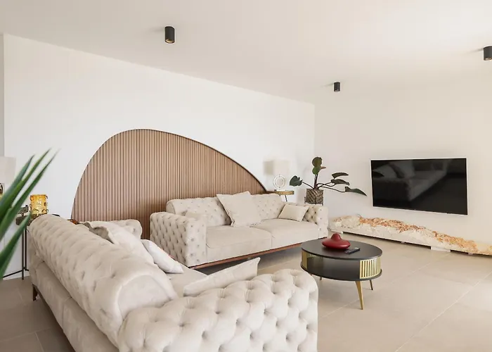 Luxury Nuova With Heated Pool Villa