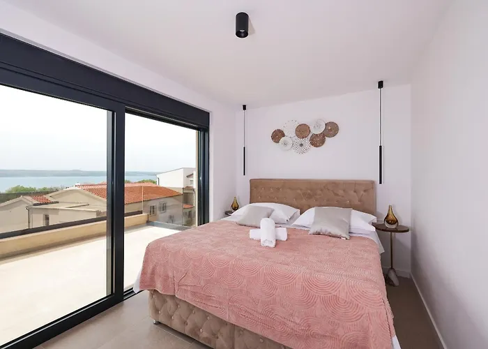 Luxury Nuova With Heated Pool Villa