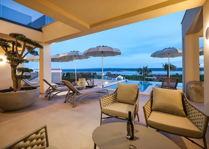 Luxury Nuova With Heated Pool Villa