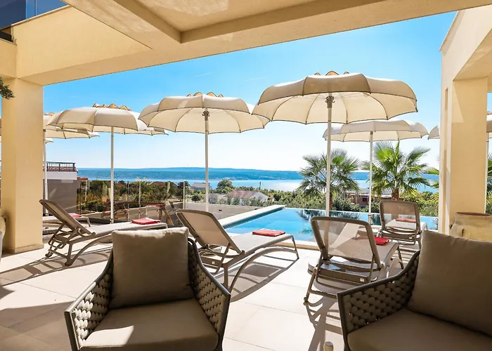 Luxury Nuova With Heated Pool Villa Maslenica