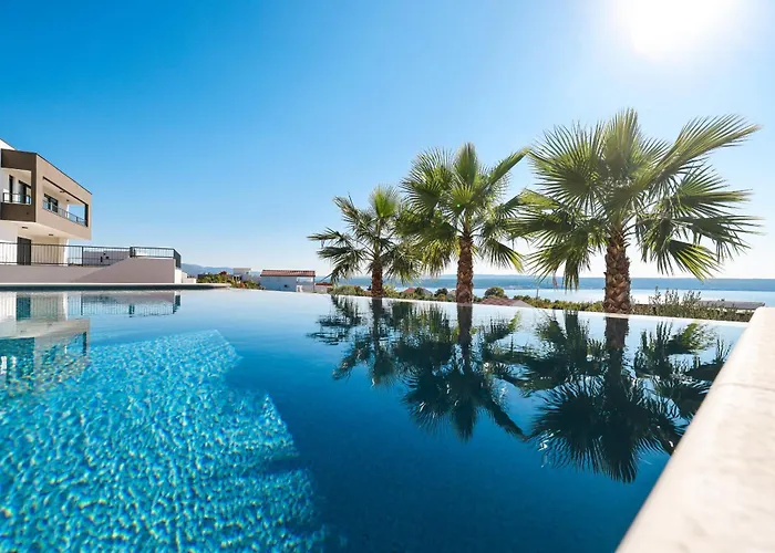 Luxury Nuova With Heated Pool Villa