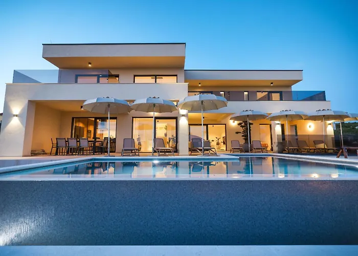Villa Luxury Nuova With Heated Pool