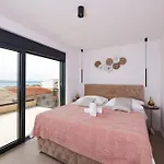Luxury Nuova With Heated Pool ヴィラ