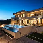 Luxury Nuova With Heated Pool ヴィラ マスレニツァ