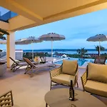 Luxury Nuova With Heated Pool ヴィラ