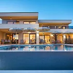 Willa Luxury Nuova With Heated Pool