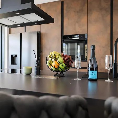 Βίλα Luxury Nuova With Heated Pool