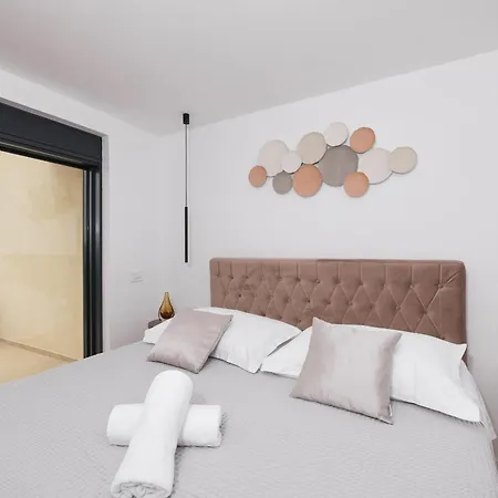 Villa Luxury Nuova With Heated Pool *