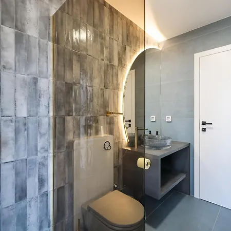 Luxury Nuova With Heated Pool Villa