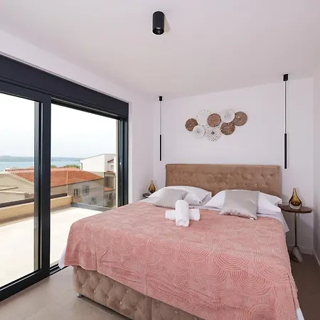 Luxury Nuova With Heated Pool Villa