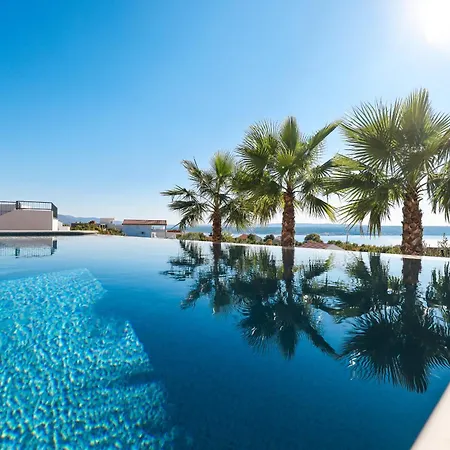 Luxury Nuova With Heated Pool Villa