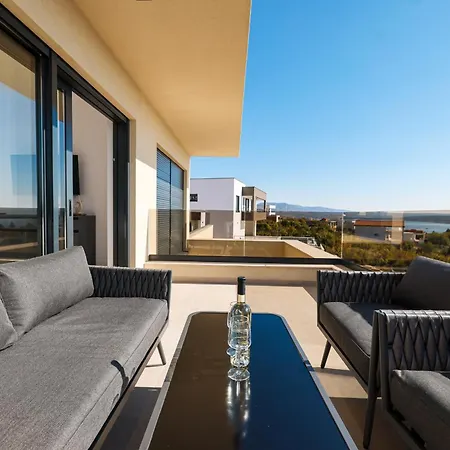 Βίλα Luxury Nuova With Heated Pool