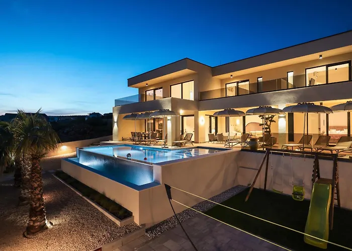 Luxury Nuova With Heated Pool Villa Maslenica
