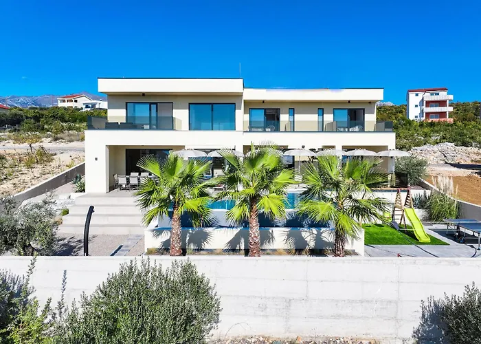 Luxury Nuova With Heated Pool Βίλα